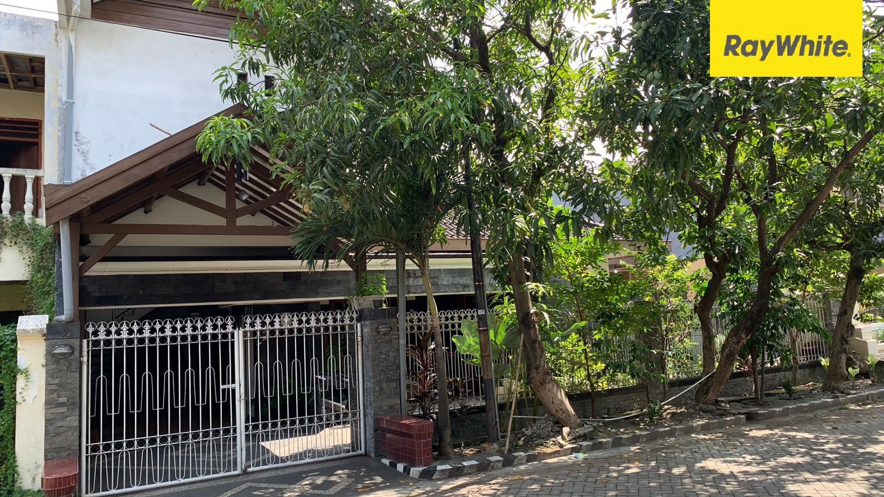 Dijual Rumah 2 lantai SHM di Gayung Kebonsari Surabaya