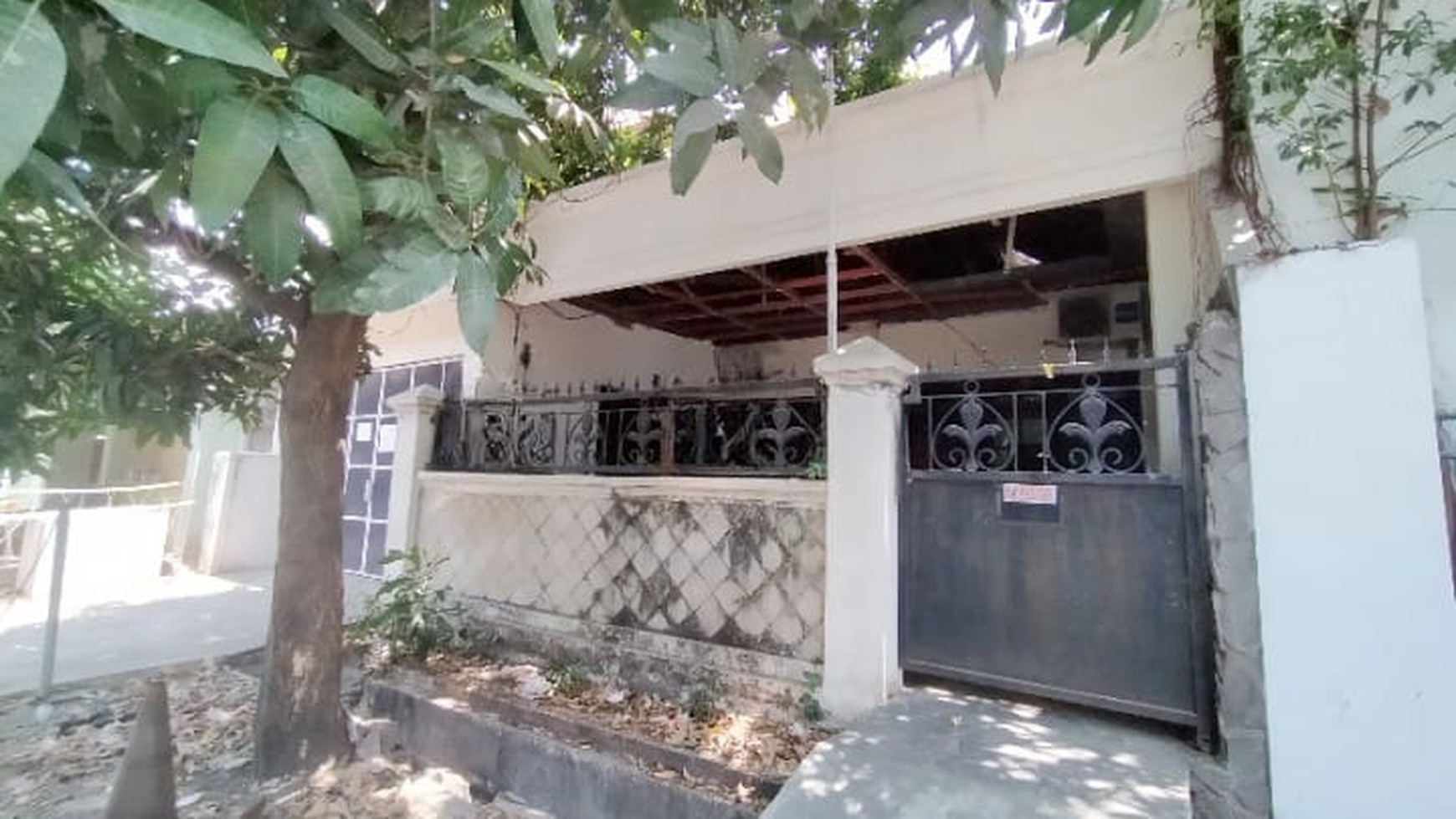 For Sale Rumah langka  tengah kota Surabaya Jl. Porong selangkah ke masjid Al Falah