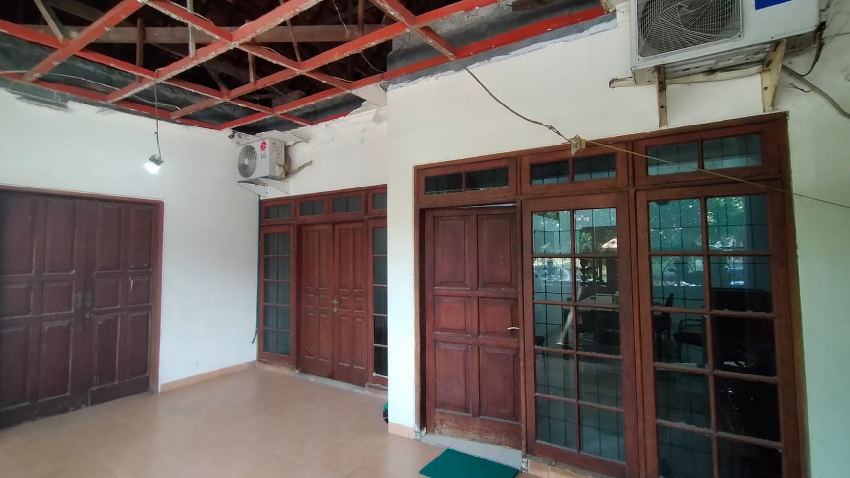 For Sale Rumah langka  tengah kota Surabaya Jl. Porong selangkah ke masjid Al Falah