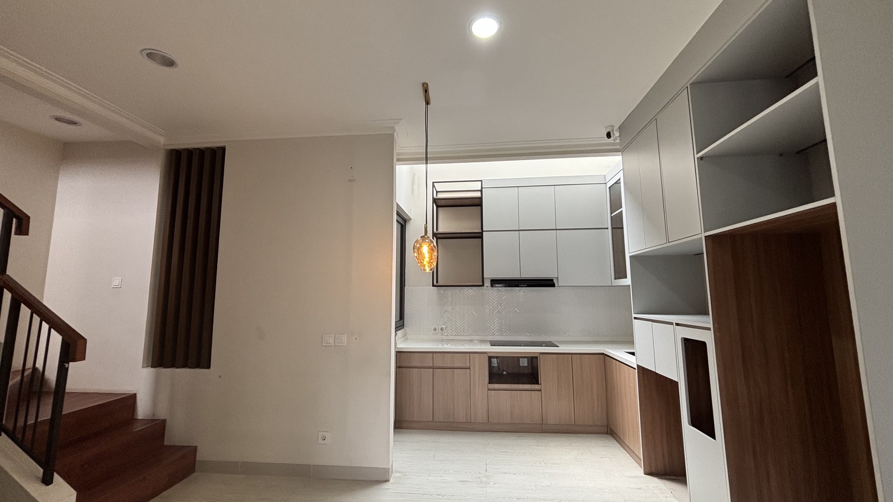 Rumah Cantik Modern Minimalis Siap Huni di Dalam Cluster Kota Wisata