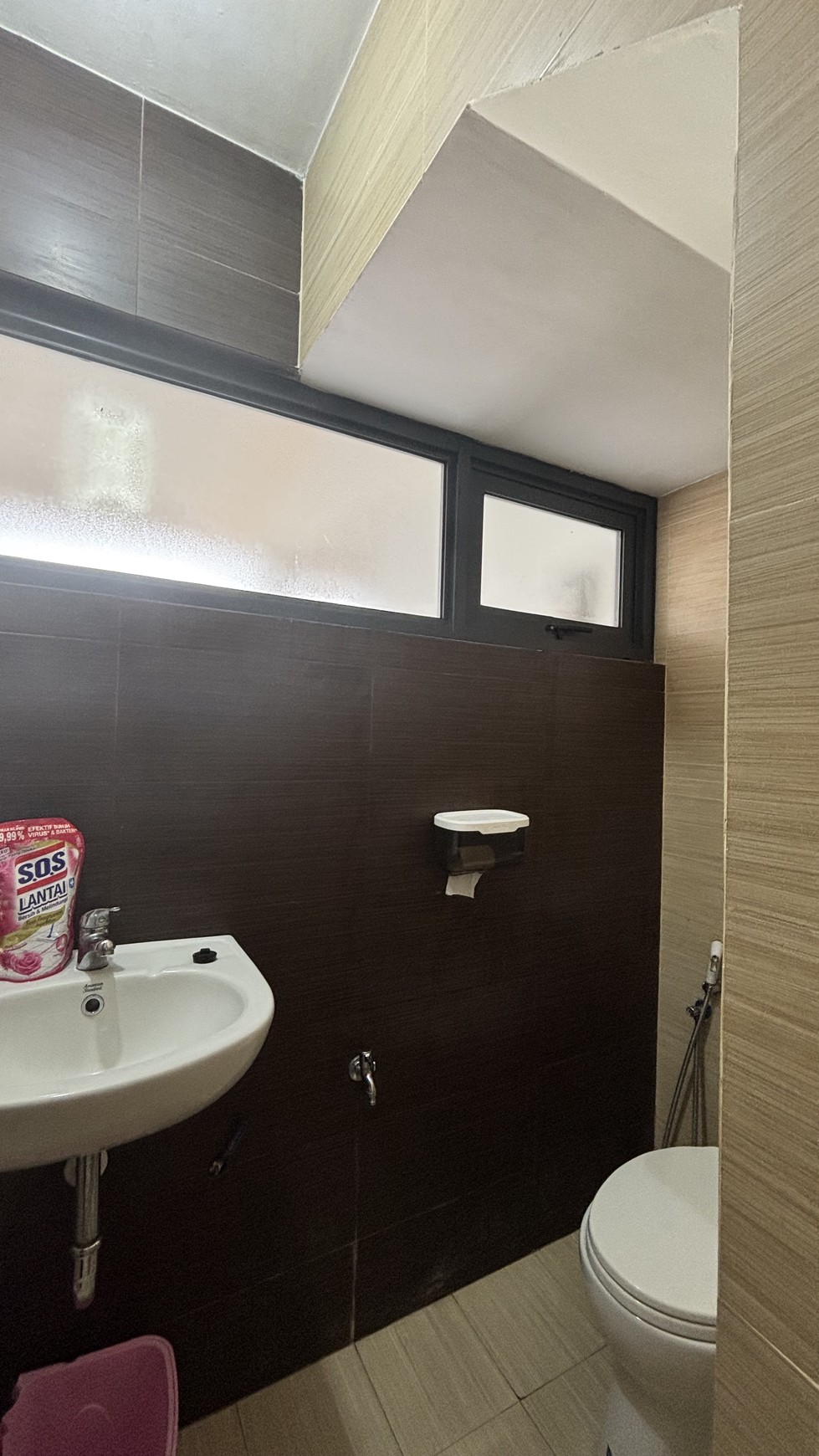 Rumah Cantik Modern Minimalis Siap Huni di Dalam Cluster Kota Wisata