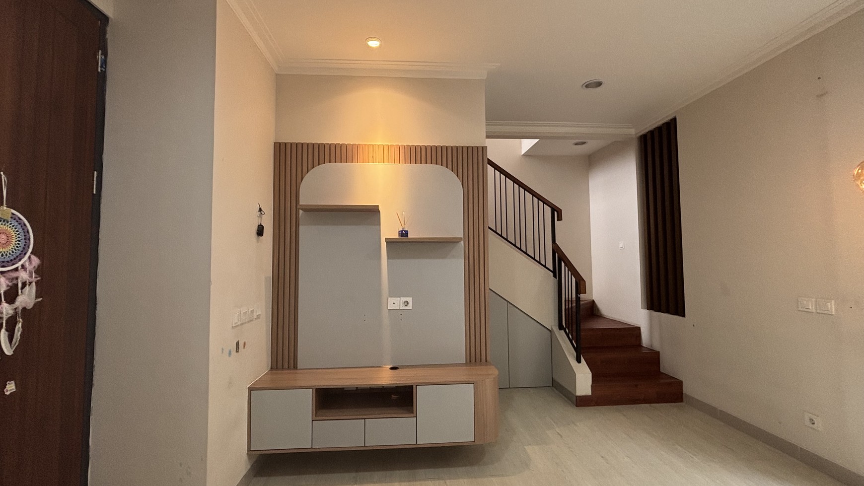 Rumah Cantik Modern Minimalis Siap Huni di Dalam Cluster Kota Wisata