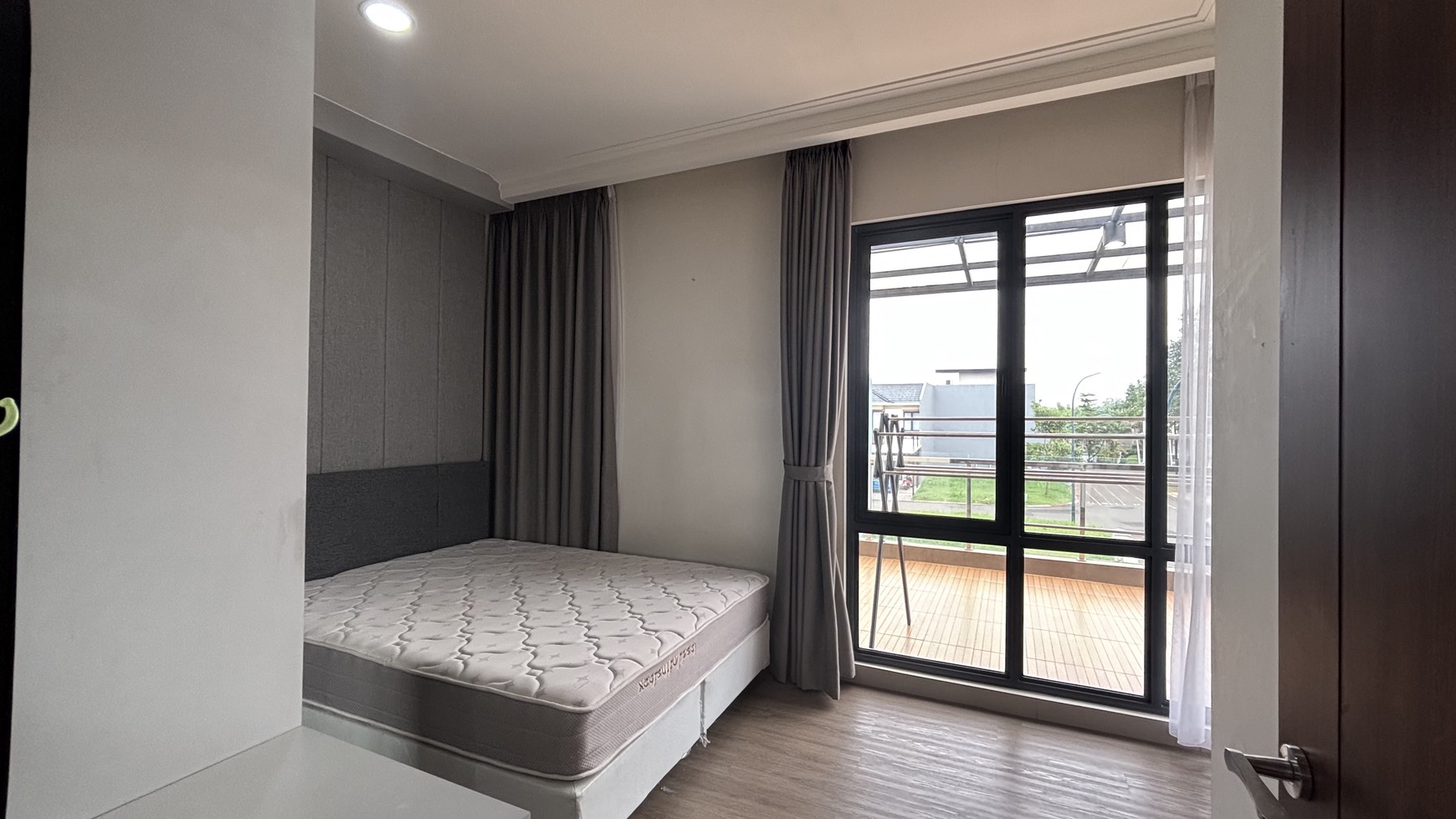 Rumah Cantik Modern Minimalis Siap Huni di Dalam Cluster Kota Wisata