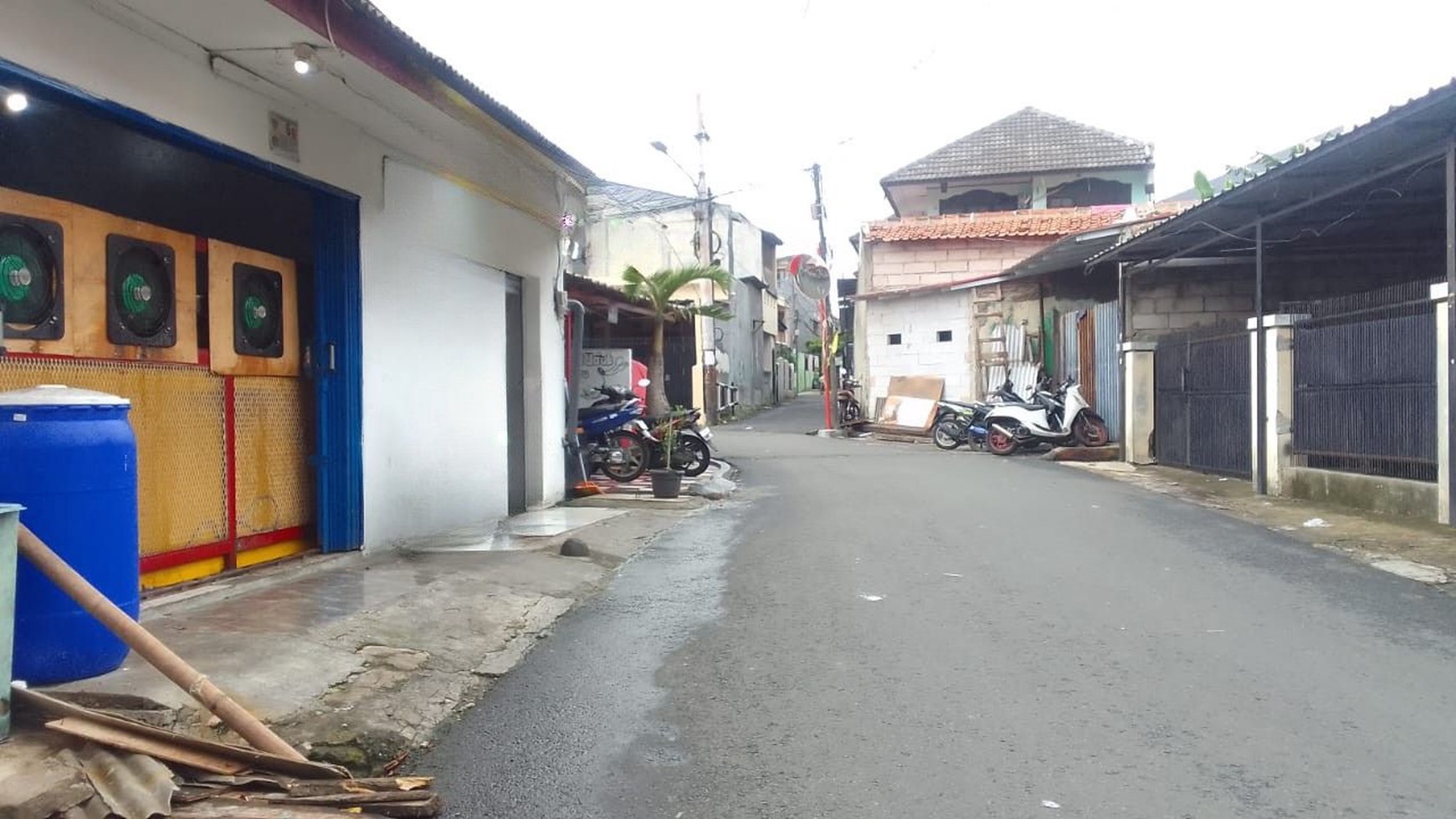 Rumah Strategis Lingkungan Ramai Usaha, Akses Jalan 3 Mobil, Kebon Baru, Tebet