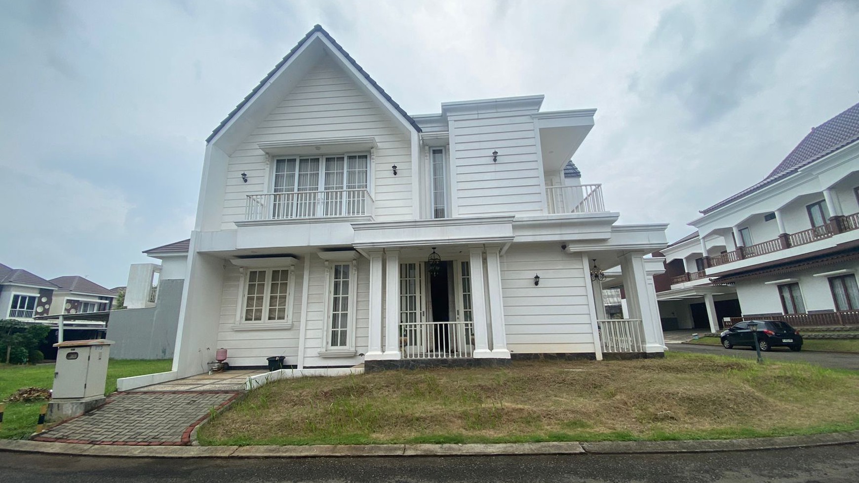 TURUN HARGA Rumah Siap Huni dengan Sentuhan Gaya Klasik yang Elegan di Kota Wisata