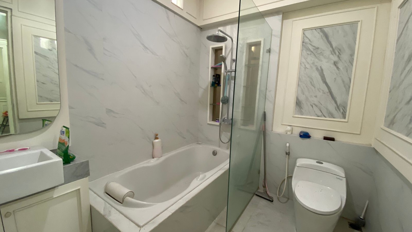 TURUN HARGA Rumah Siap Huni dengan Sentuhan Gaya Klasik yang Elegan di Kota Wisata