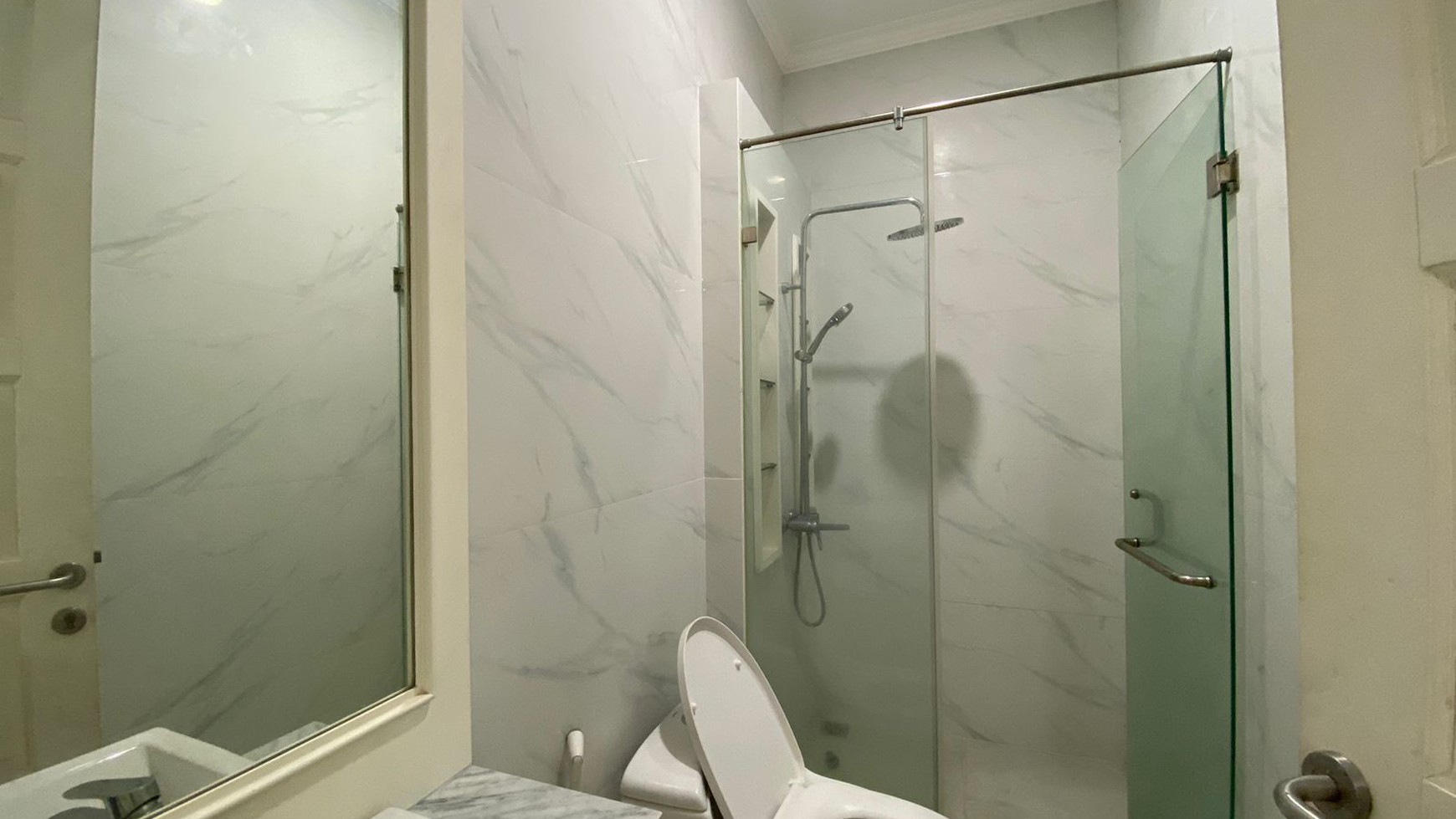 TURUN HARGA Rumah Siap Huni dengan Sentuhan Gaya Klasik yang Elegan di Kota Wisata