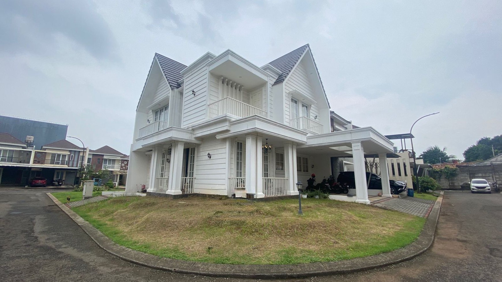 TURUN HARGA Rumah Siap Huni dengan Sentuhan Gaya Klasik yang Elegan di Kota Wisata