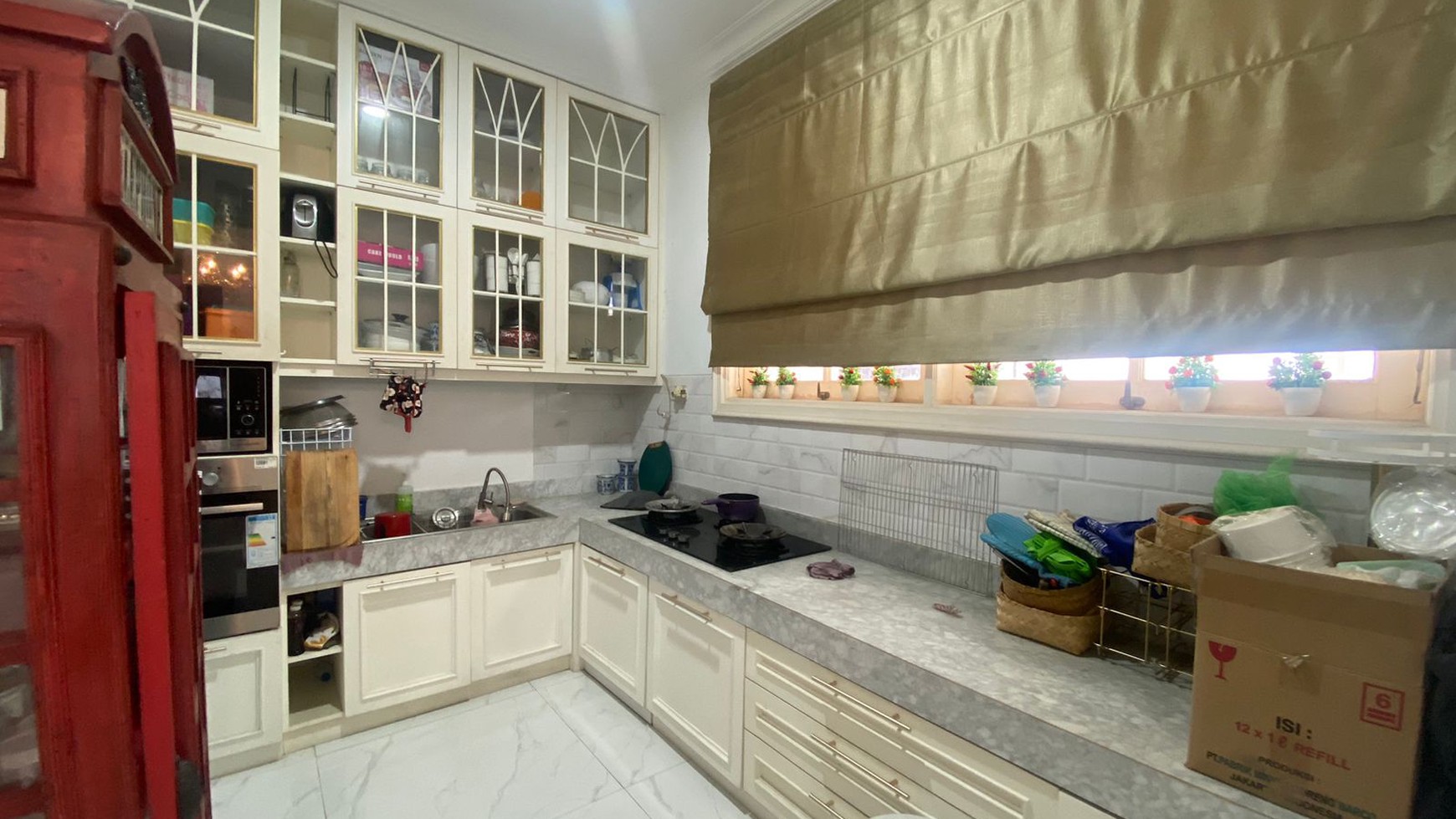 TURUN HARGA Rumah Siap Huni dengan Sentuhan Gaya Klasik yang Elegan di Kota Wisata