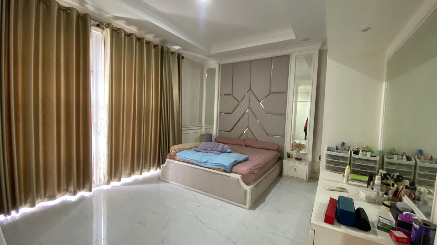 TURUN HARGA Rumah Siap Huni dengan Sentuhan Gaya Klasik yang Elegan di Kota Wisata