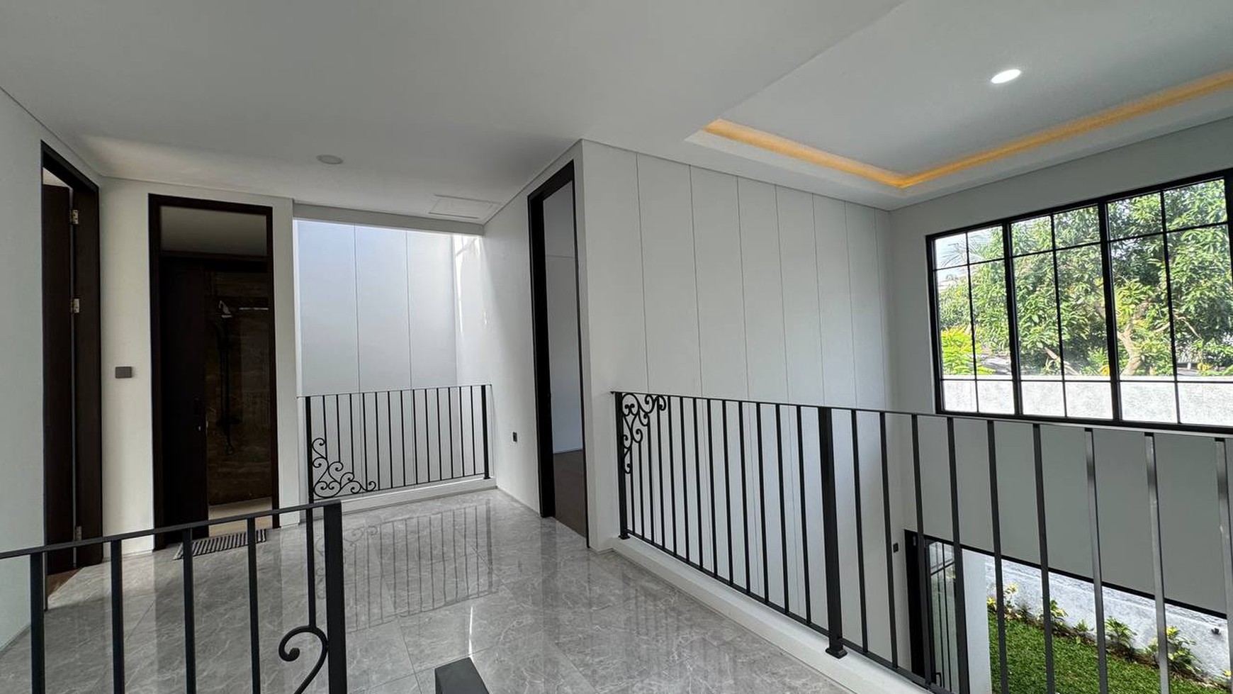 Cinere megapolitan rumah brand new american style halaman luas