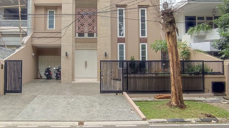 Rumah Mewah dengan pool di Gedung Pinang, Pondok Indah 