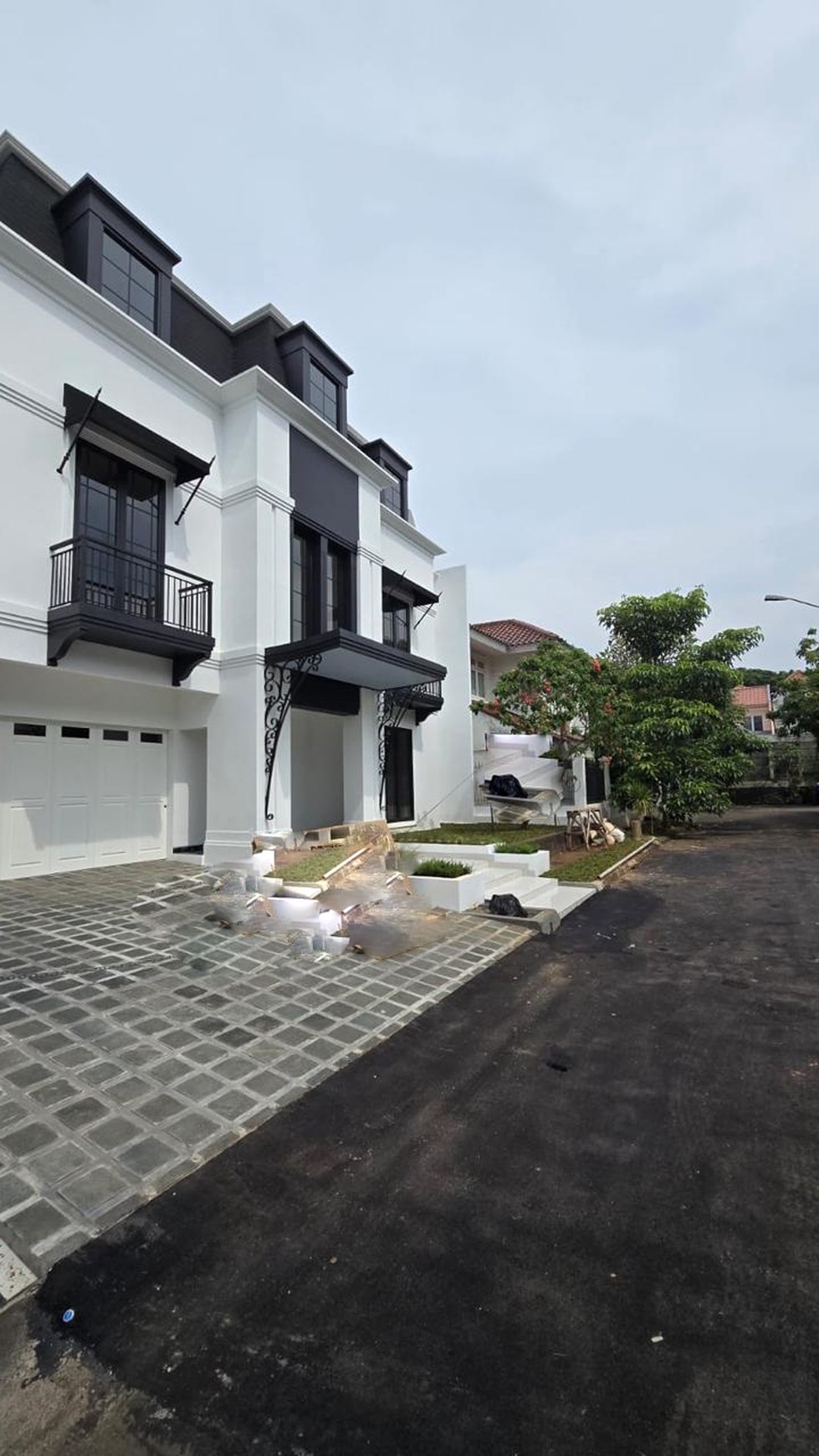 Rumah Brand New di Puri Bintaro, American Style dengan Pool di Bintaro Sektor 9