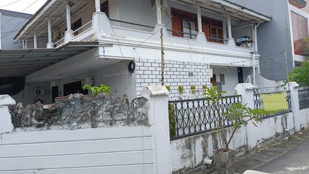 Dijual cepat eksklusive rumah Kav. DKI Pondok Kelapa Jaktim lokasi strategis dekat dengan jalan raya.