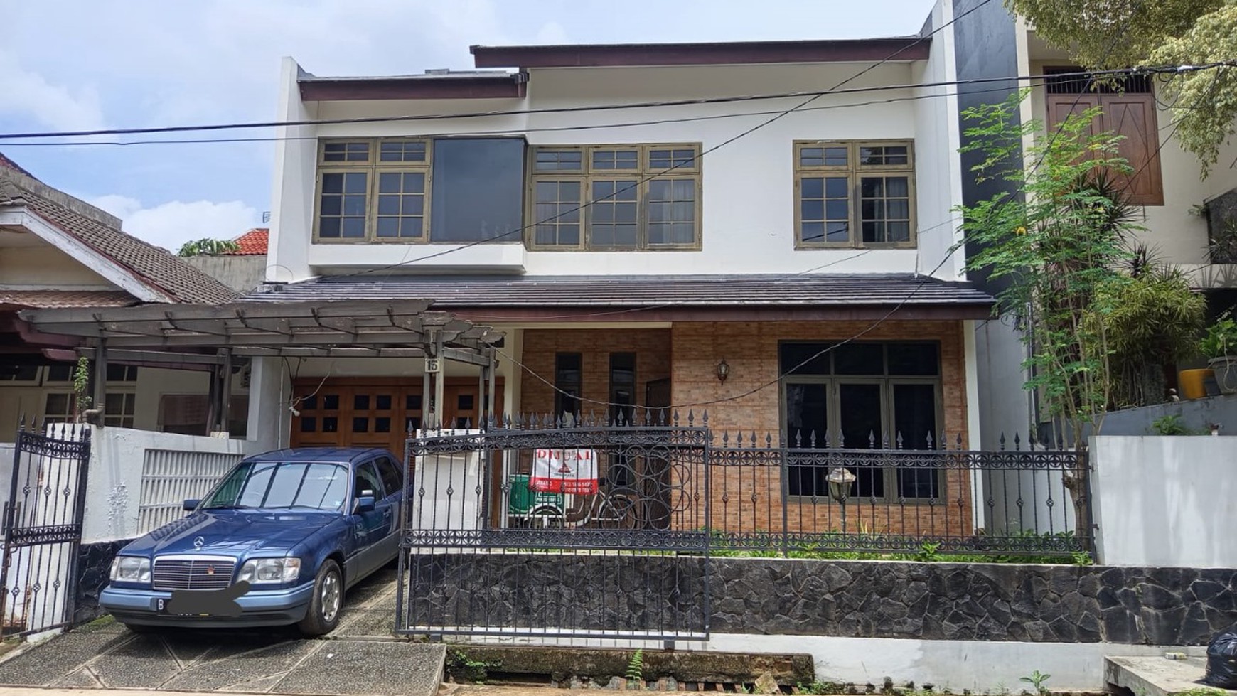 Rumah DIJUAL 2 lantai siap huni lokasi strategis di Cirendeu