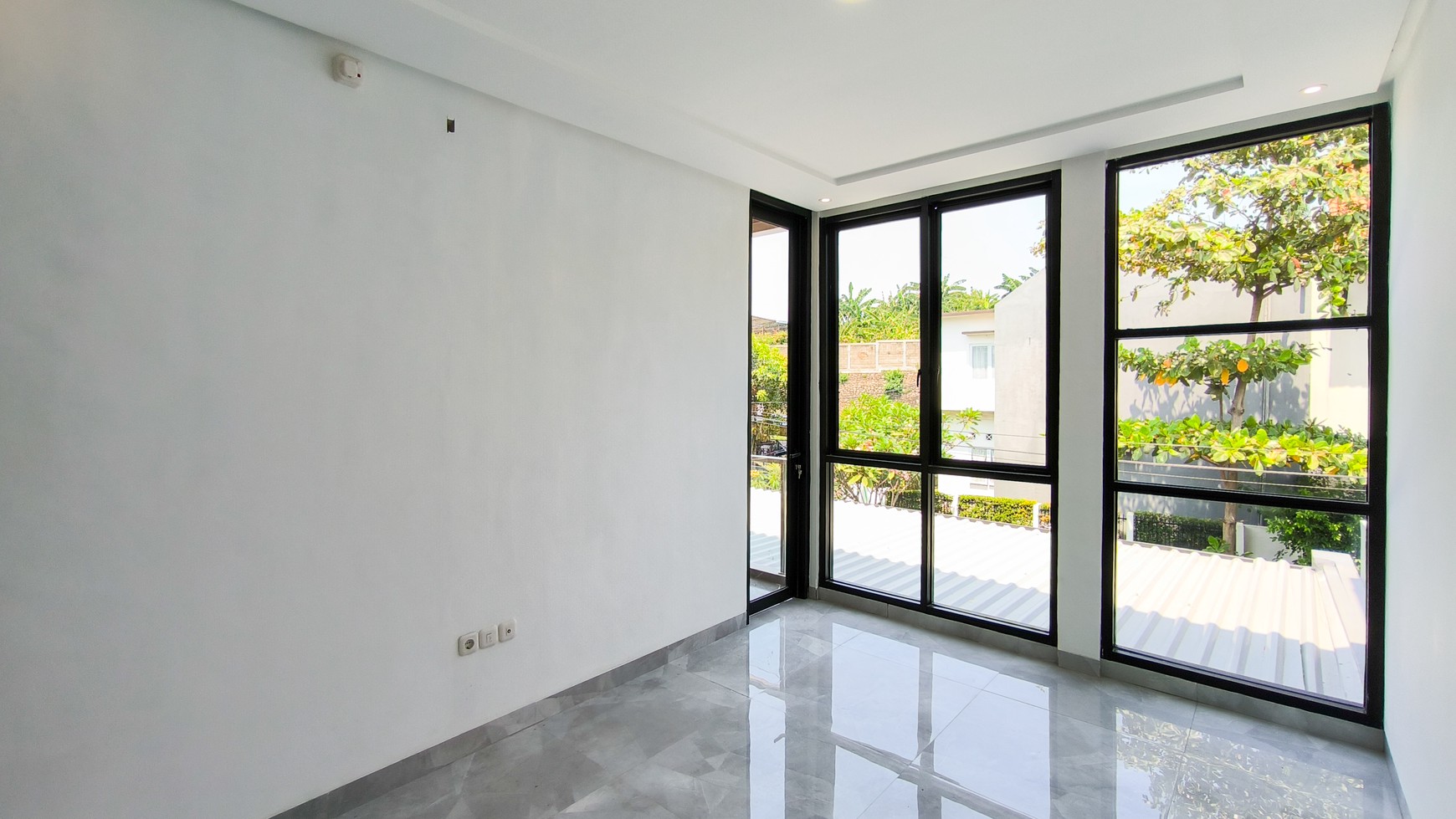 Dijual Rumah Modern Posisi Hoek Lokasi Strategis di Bintaro Sektor 9