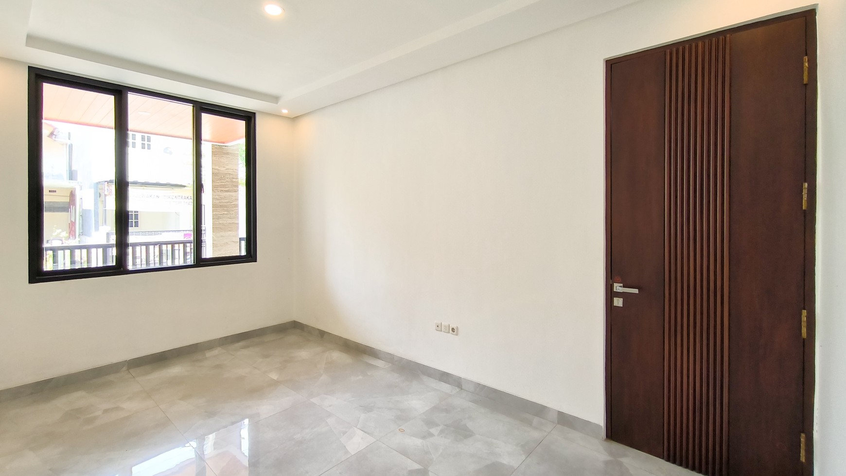 Dijual Rumah Modern Posisi Hoek Lokasi Strategis di Bintaro Sektor 9