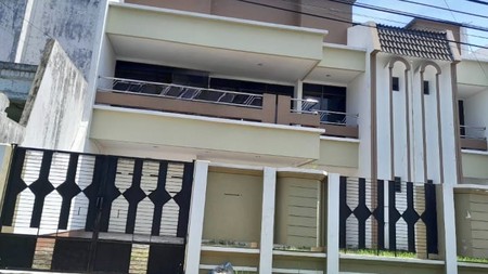 DIJUAL Rumah BESAR terawat 2 lantai SIAP HUNI Dharmahusada Surabaya Timur