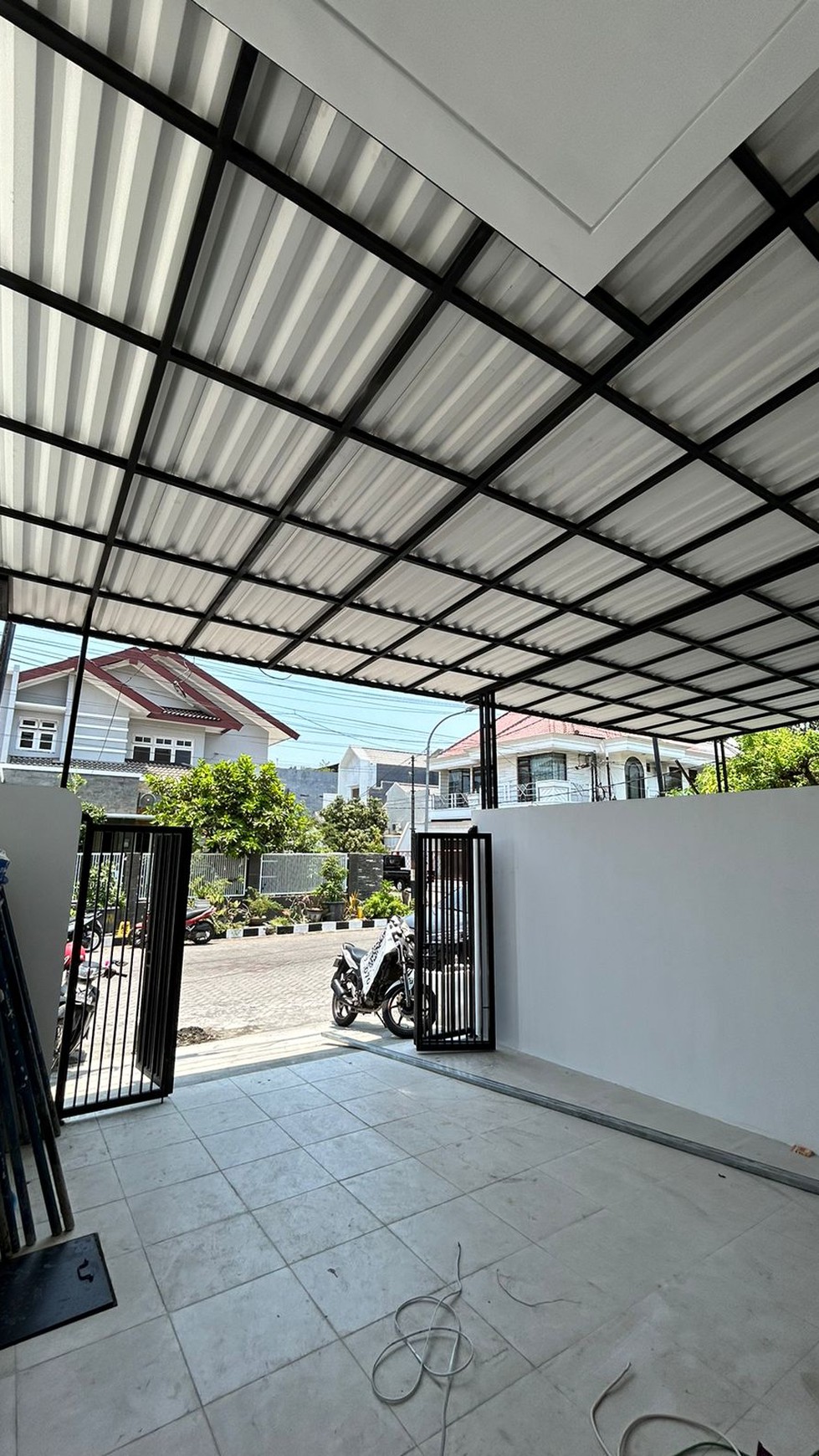 RUMAH MODERN MINIMALIS SIAP HUNI Rungkut asri tengah