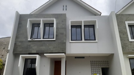 Rumah dijual 2 Lantai Bangunan Baru di Cirendeu