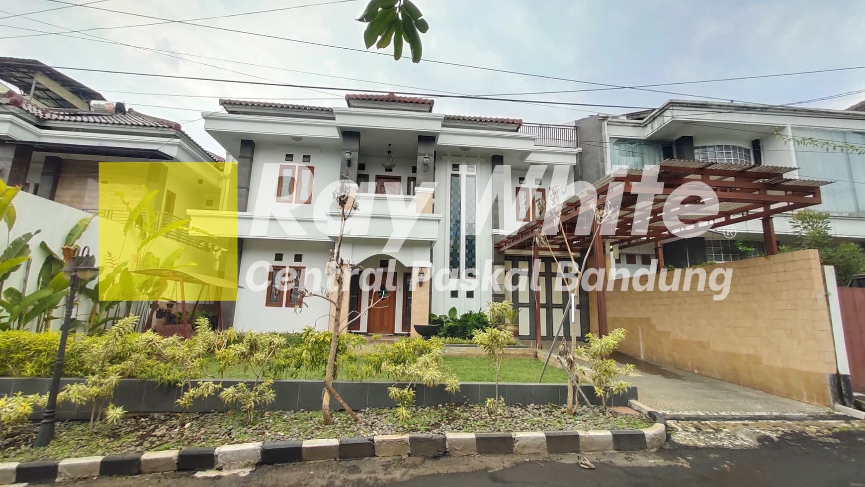 Rumah Cantik Siap Huni di Gegerkalong Bandung