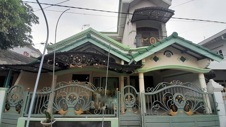 Hunian Nyaman Rumah 2 Lantai di Jombang Permai