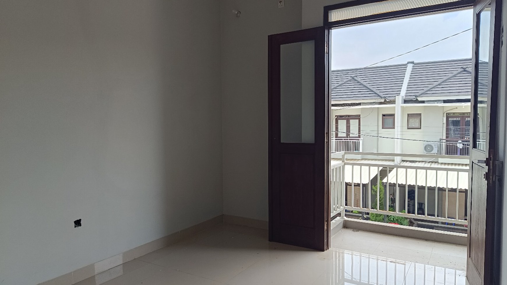 Dijual Rumah Mewah Model Modern 2 lantai di Ciputat, Tangerang Selatan