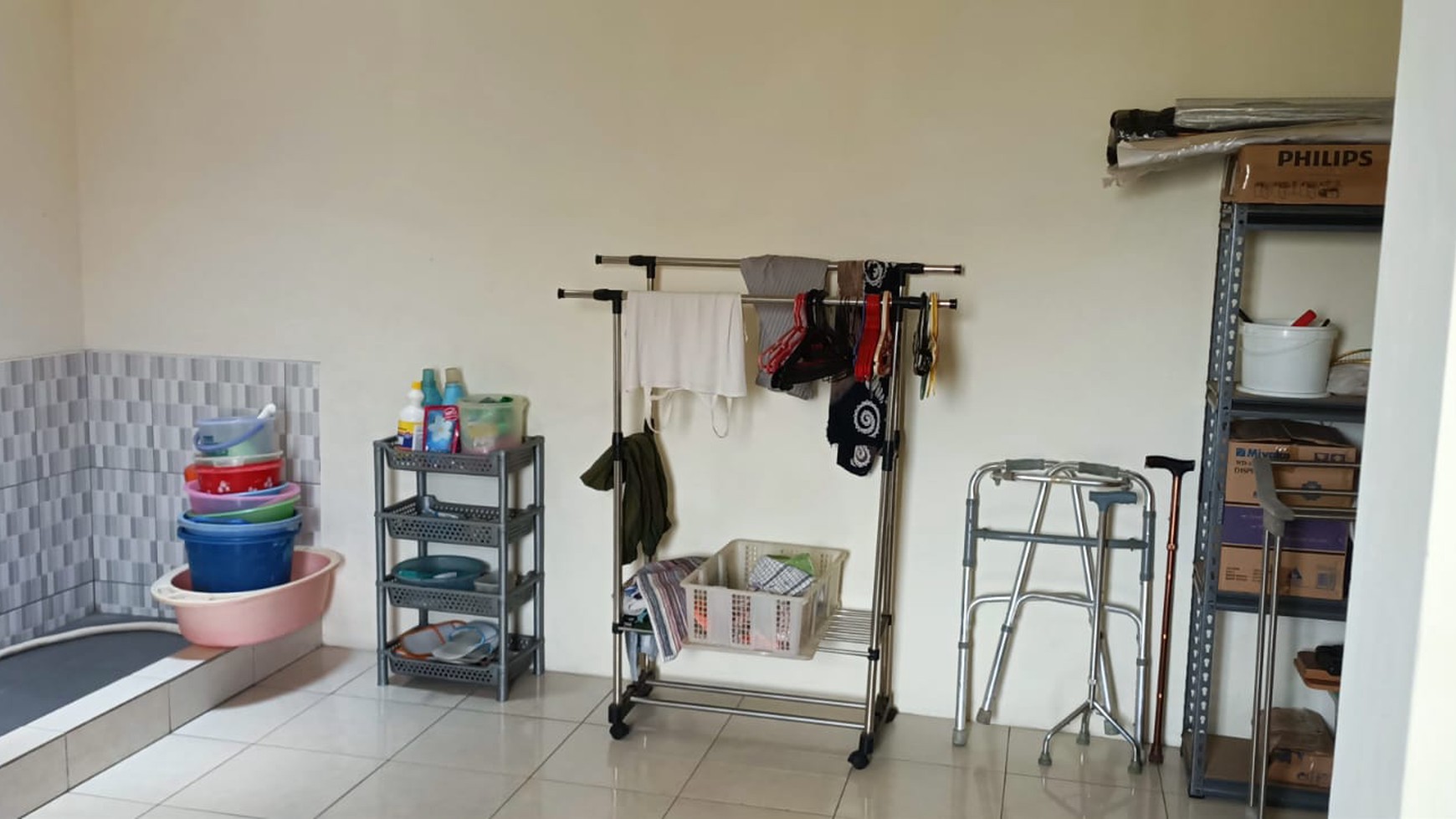 Rumah Asri Semi Furnished di jl Pataruman Tasik 