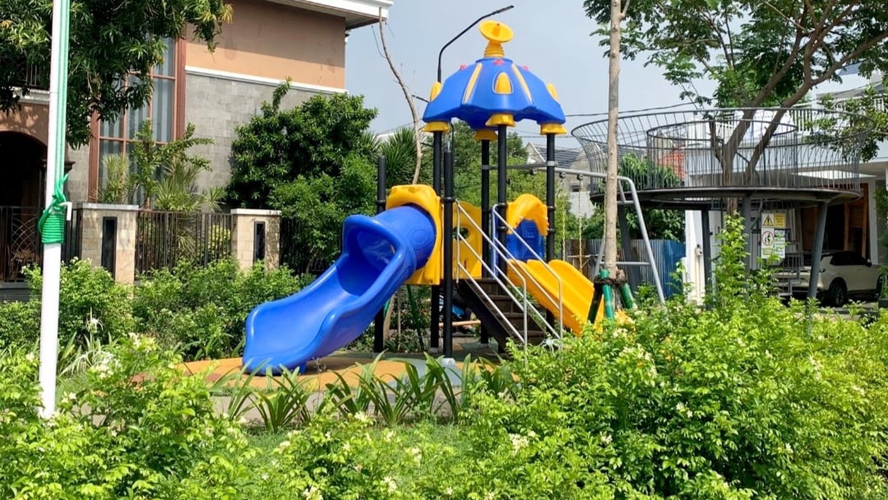 Dijual Rumah lt 180/lb 200,dalam cluster di Graha Bintaro