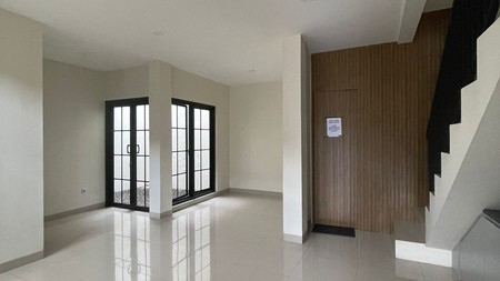 Rumah Brand New,2 lantai,dalam cluster di Graha Raya Tangerang Selatan