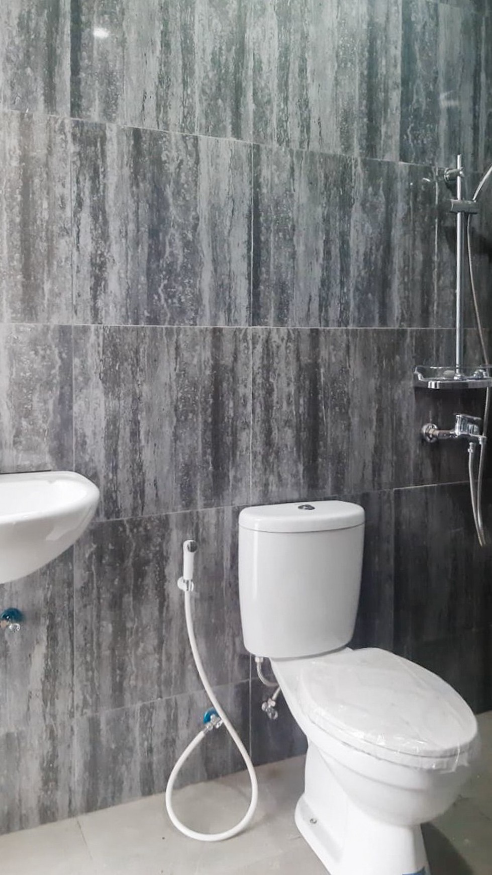 Rumah Baru,keamanan 24 Jam di Graha Raya tangsel.