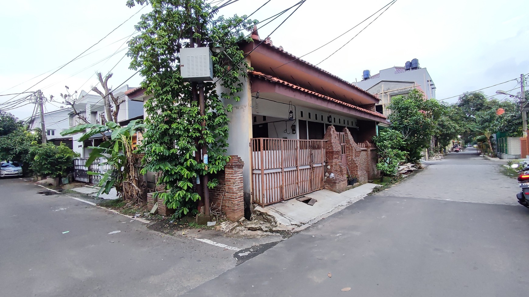 Termurah. Rumah hoek di Medang Lestari Gading Serpong