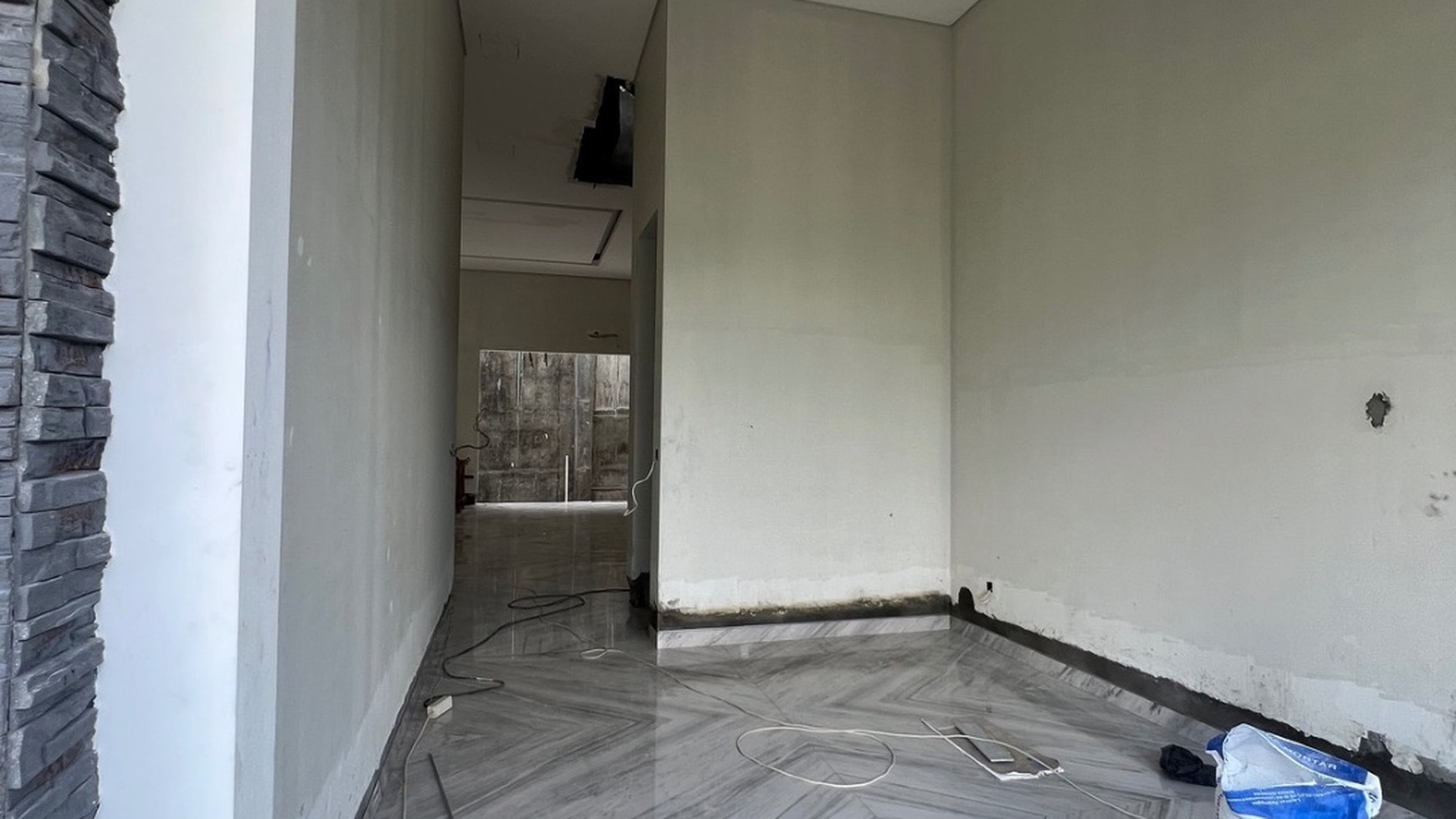 dijual rumah baru gress split level pakuwon indah