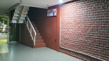 Ruko Boulevard Raya, Kelapa Gading. Lokasi strategis, jalan utama, dekat ke mall (MKG), di area yg banyak resto. Boleh utk resto.