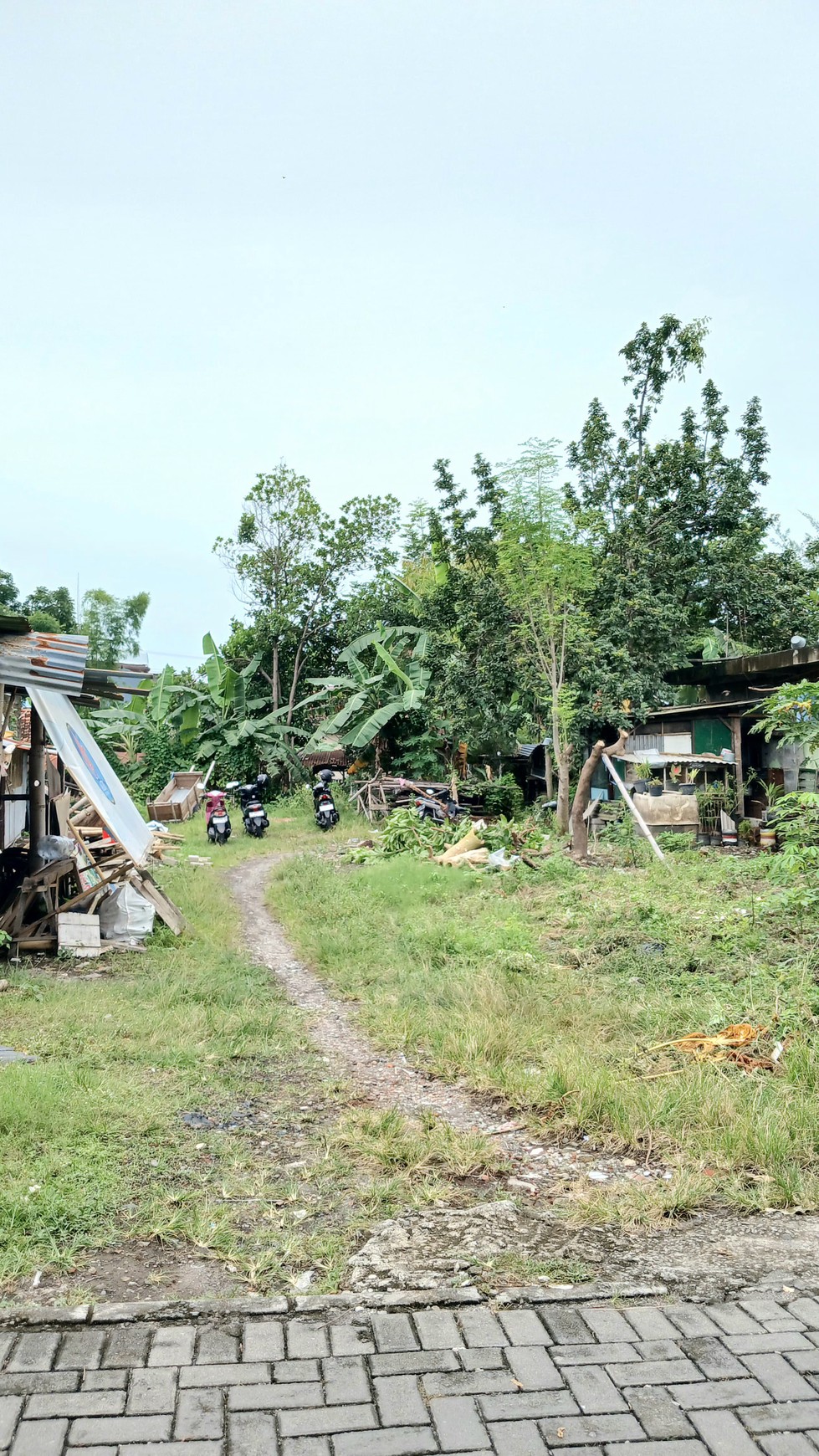 Tanah pekarangan 300 Meter Tengah Kota Dekat Gembira Loka Zoo Umbulharjo Yogyakarta