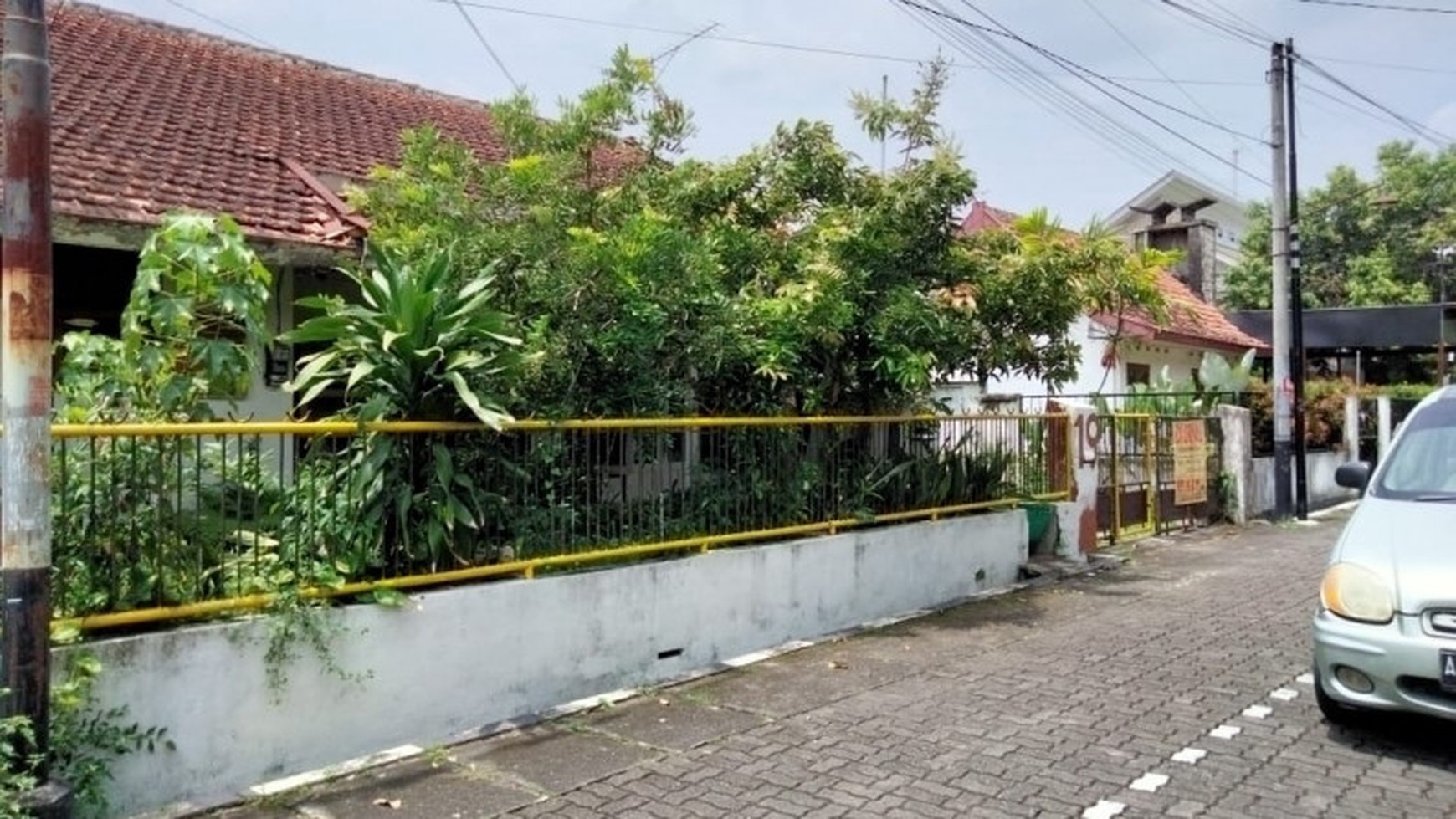 Rumah lawas /lama di kawasan demangan baru caturtunggal depok sleman yogyakarta