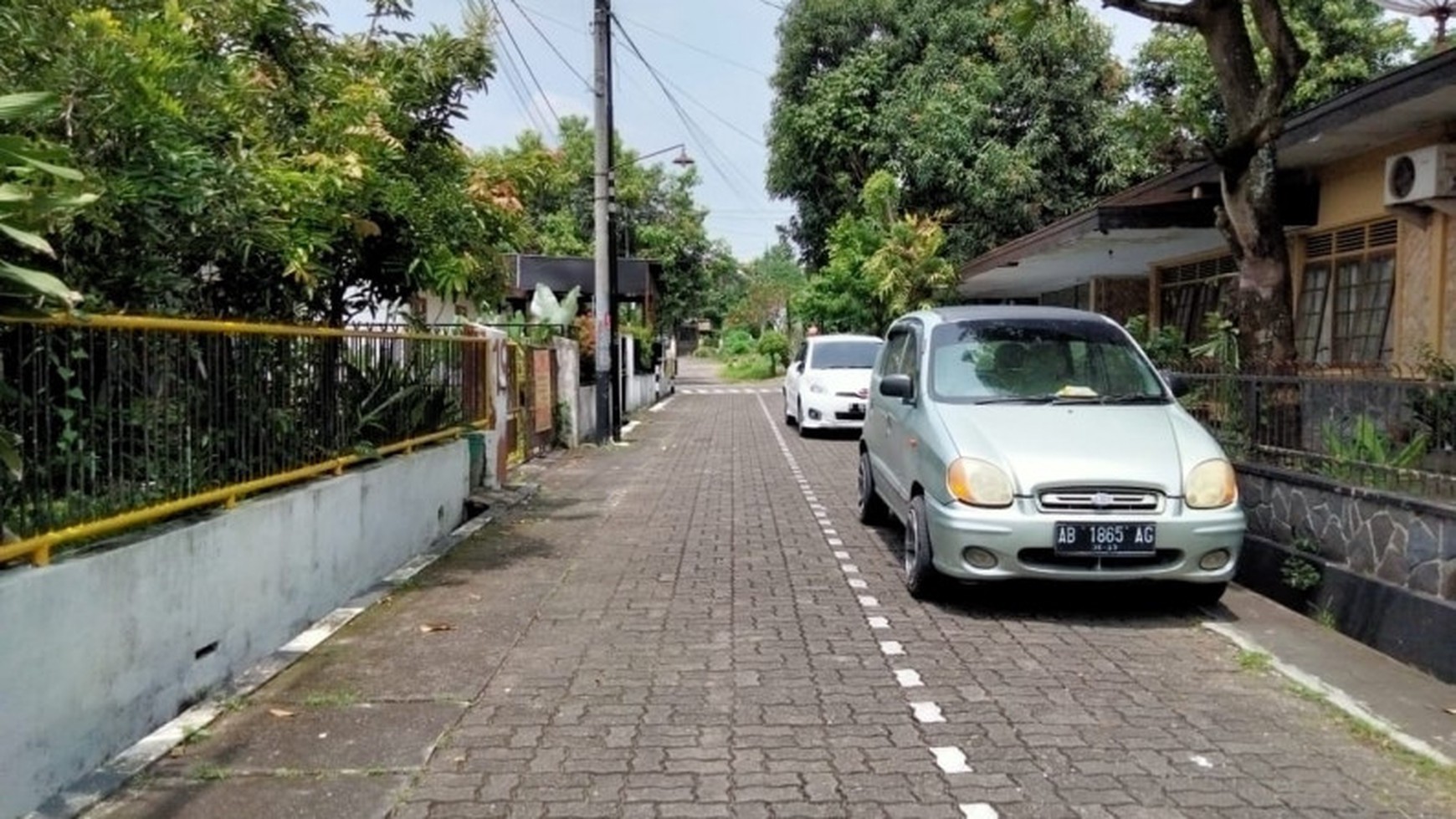 Rumah lawas /lama di kawasan demangan baru caturtunggal depok sleman yogyakarta