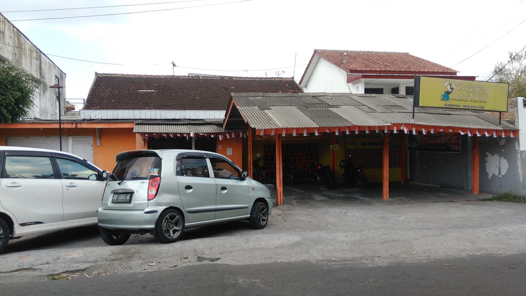 Rumah lama di dekat kampus UGM dan UNY caturtunggal depok sleman yogykarta