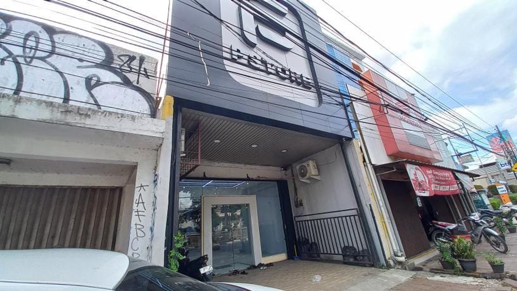 Ruko 2 Lantai Pinggir Jalan Raya Supomo 