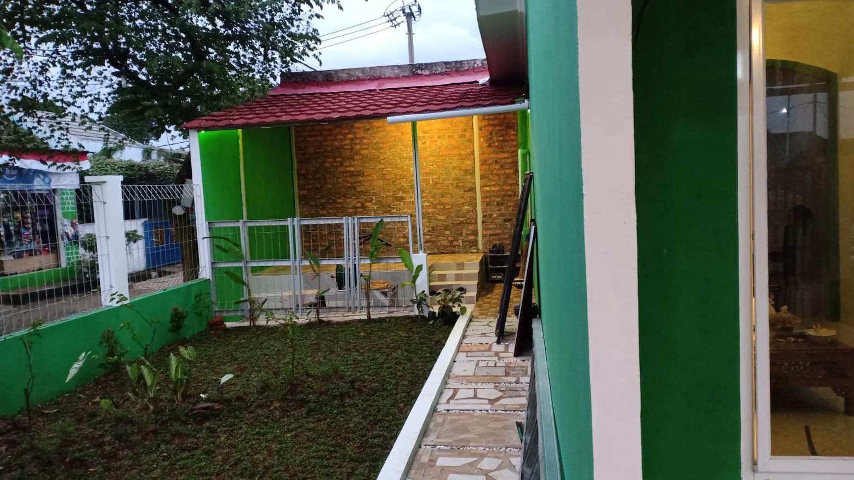 Rumah Siap Huni dengan Hunian Nyaman dan Asri di Bintaro.