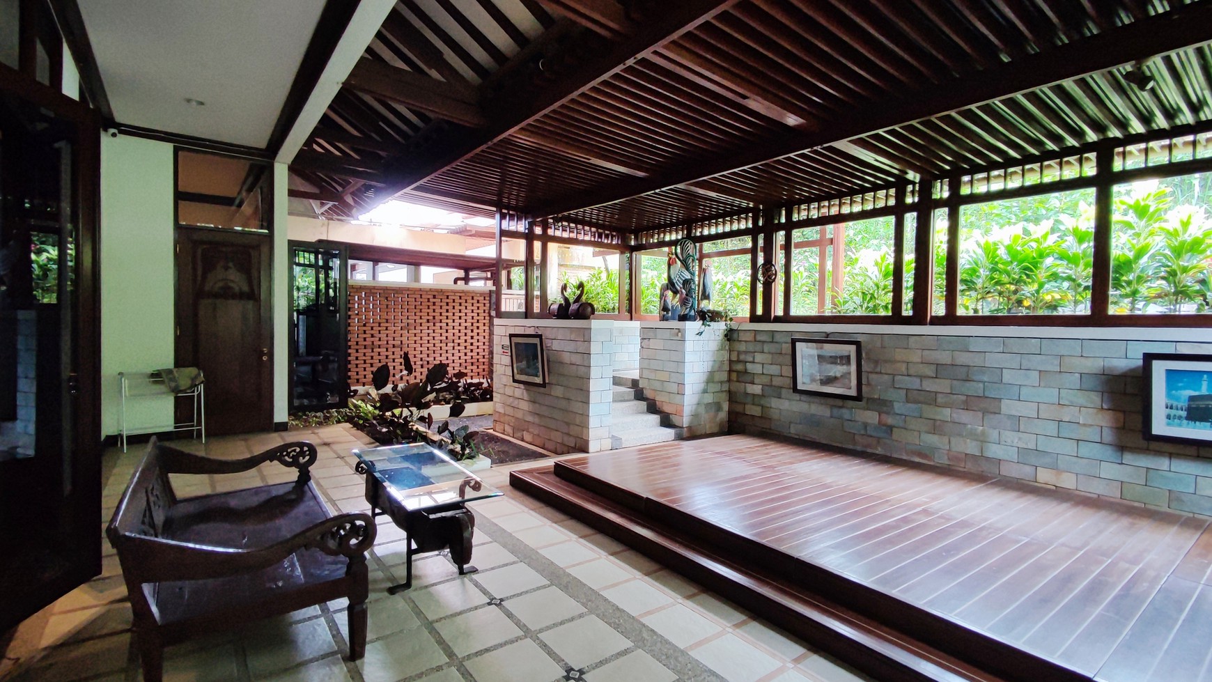 Jarang Ada. Villa mewah Puncak Ciawi Bogor, full kayu jati.. 