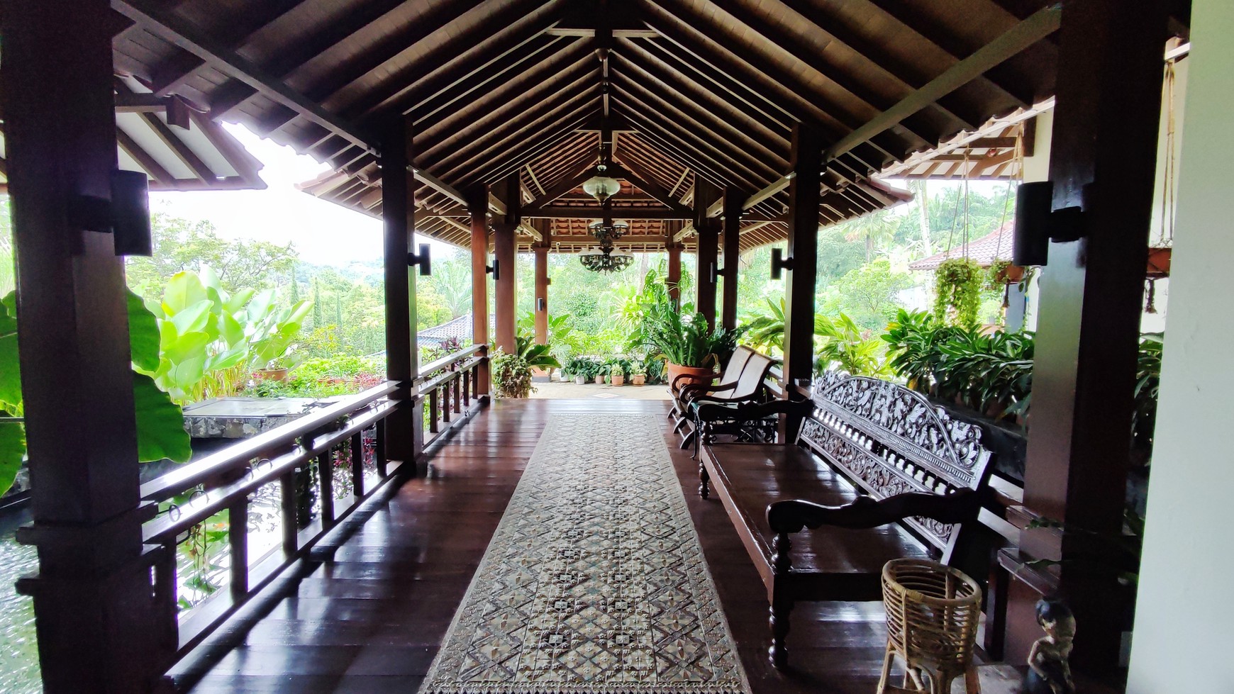 Jarang Ada. Villa mewah Puncak Ciawi Bogor, full kayu jati.. 