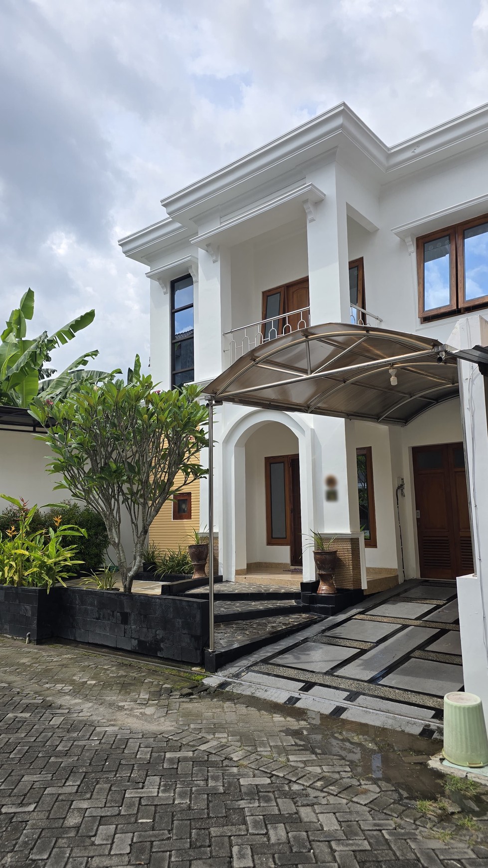 RUMAH DISEWAKAN SEMI FURNISH DI SALAH SATU PERUMAHAN PREMIUM, MERAPI REGENCY, SLEMAN