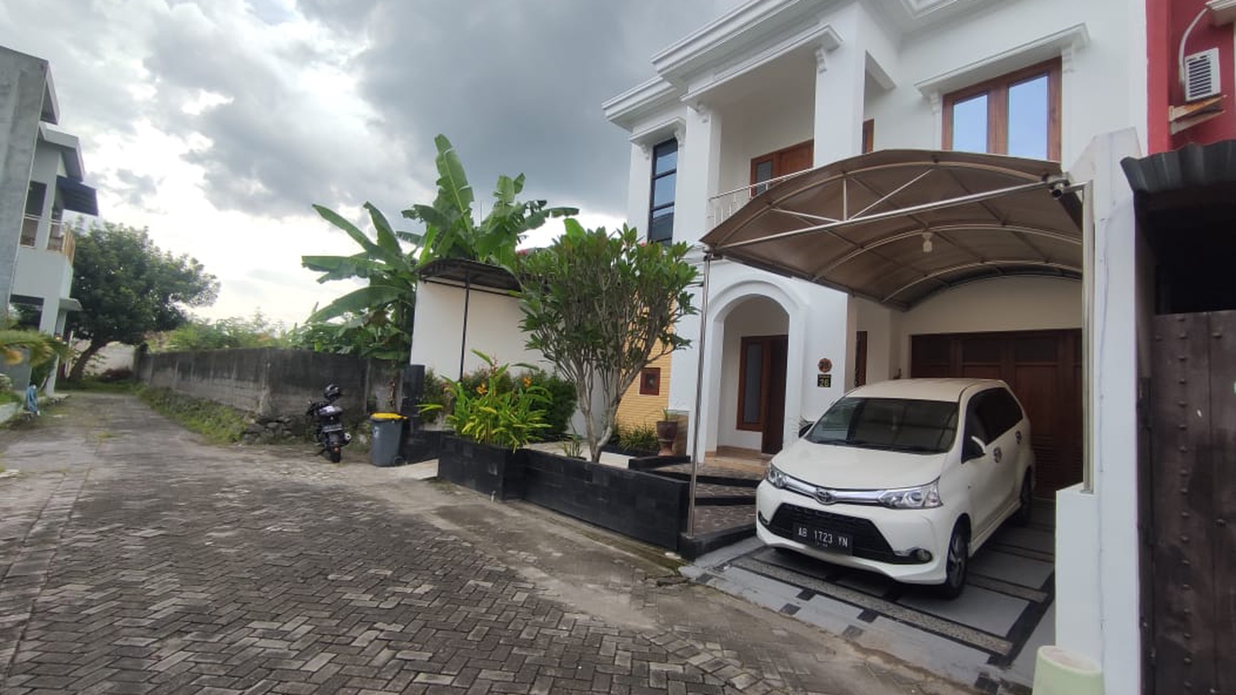 RUMAH DISEWAKAN SEMI FURNISH DI SALAH SATU PERUMAHAN PREMIUM, MERAPI REGENCY, SLEMAN