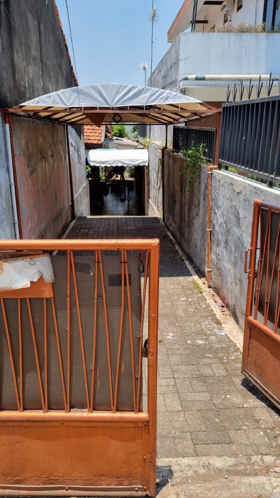 Dijual Tanah dan Bangunan di Kramat Jati, Jakarta Timur