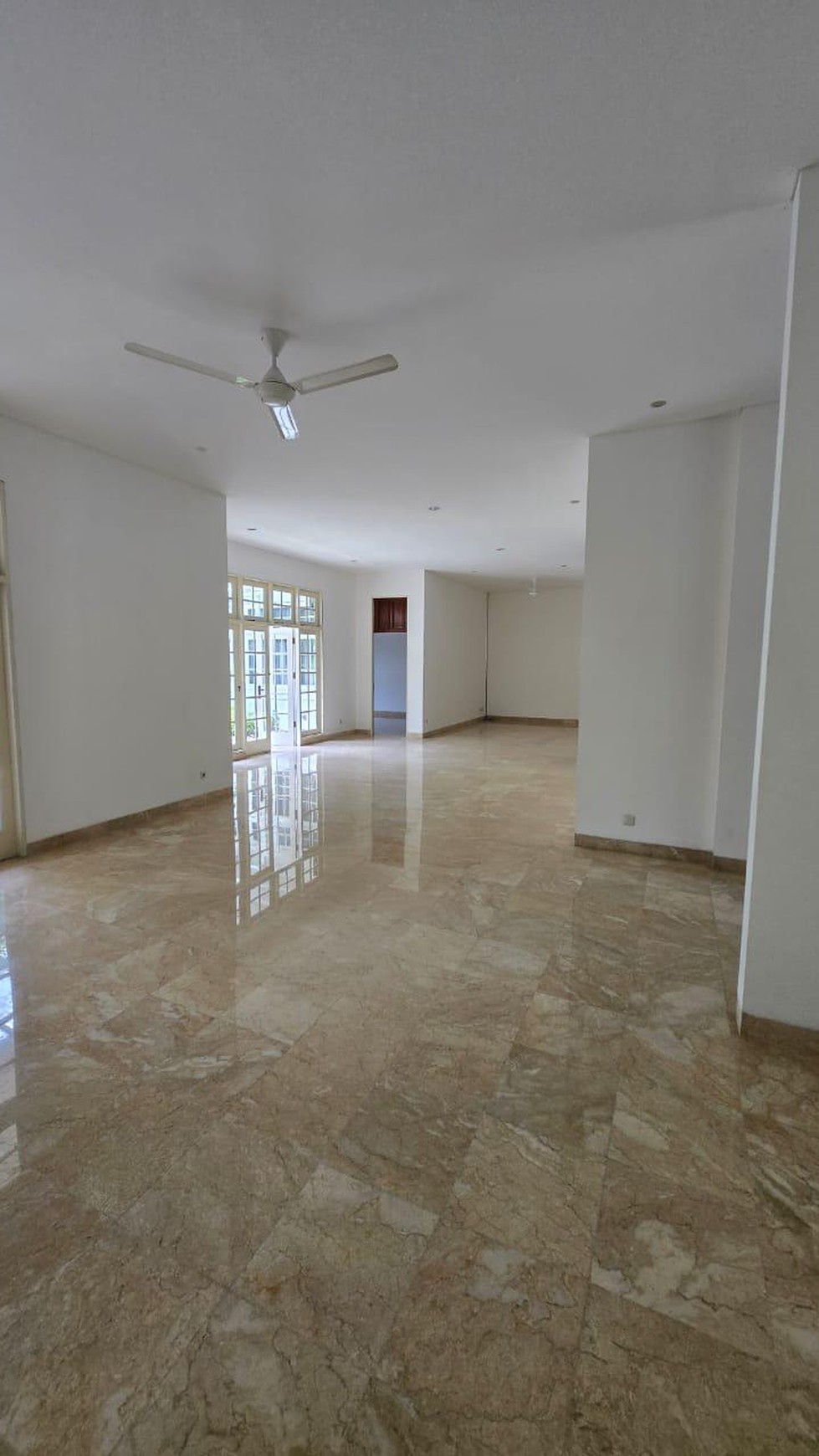 Dijual Rumah mewah megah 1 lantai ada kolam renang di Kebayoran Baru