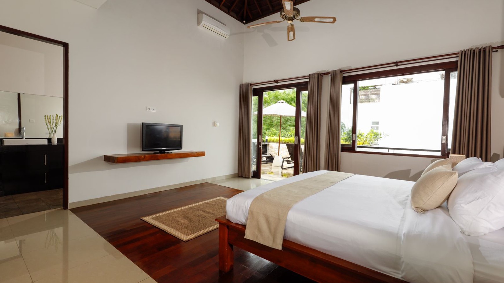 FOR SALE Villa STUNNING TRADITIONAL BALINESE VILLA at Nusa Dua Bali