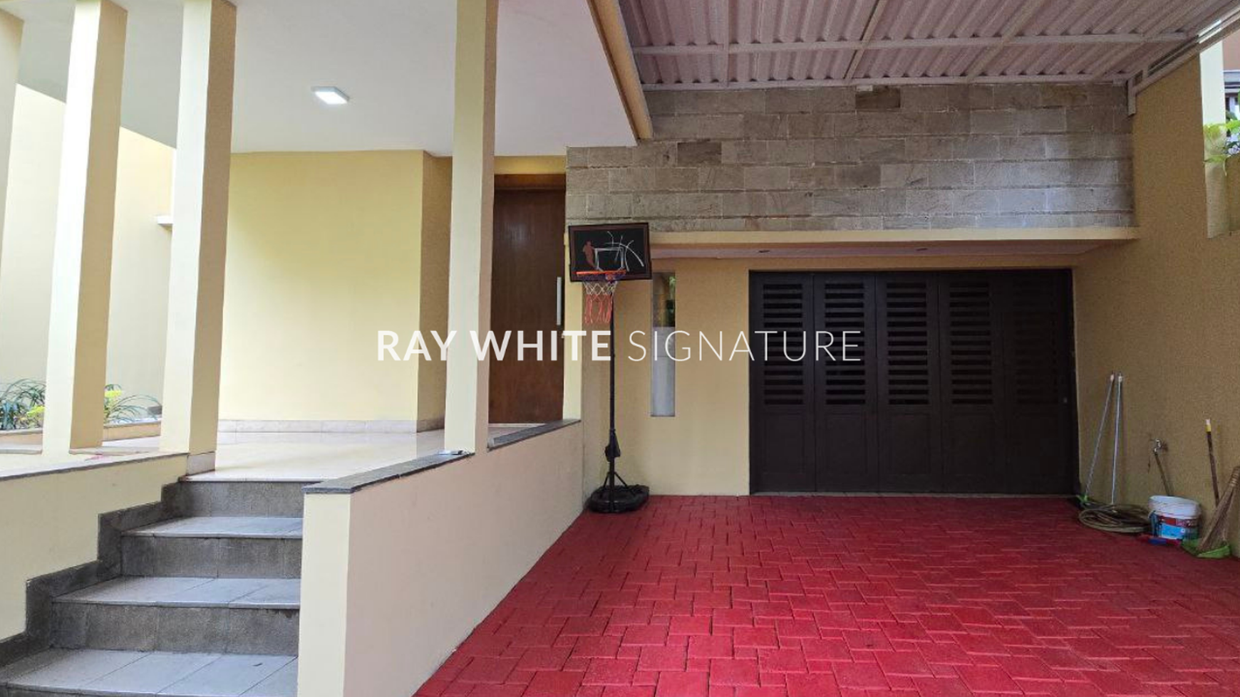 DiJual rumah Bagus Layak Huni 2.5 lantai di Kemang 