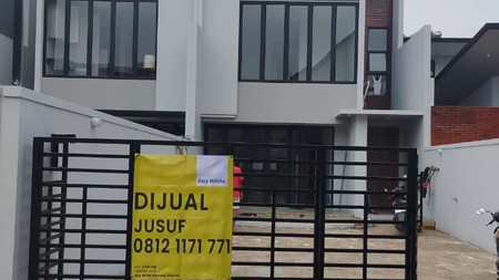 Rumah Baru 3 Lantai Siap Huni di Kawasan Cilandak Barat