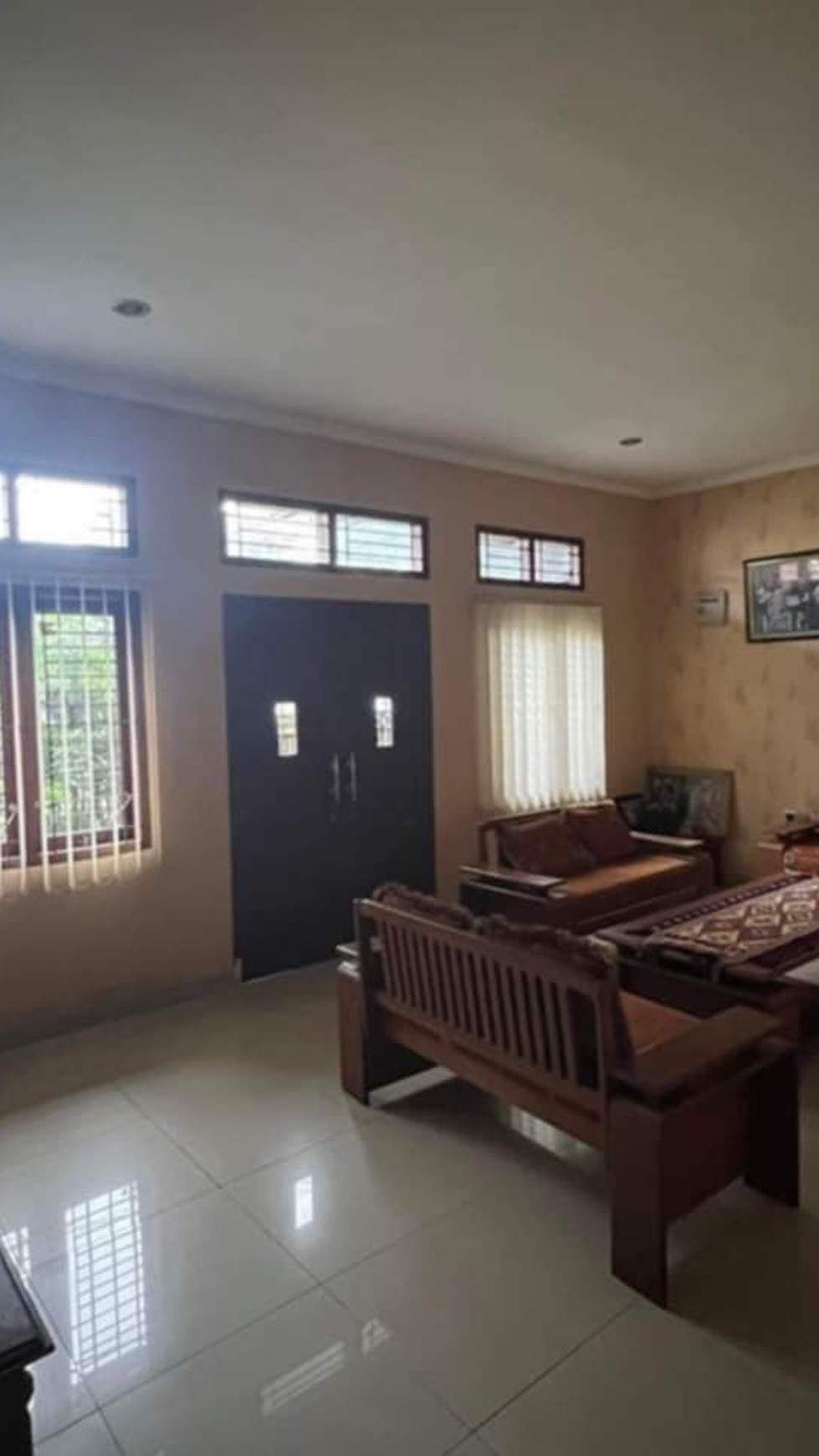 Rumah 2 Lantai Semi Furnished di jl Hariangbanga